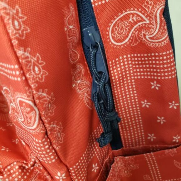 Levi's Unisex 16" Backpack laptop sleeve Printed Paisley Red/White NWT/NEW - Picture 5 of 9